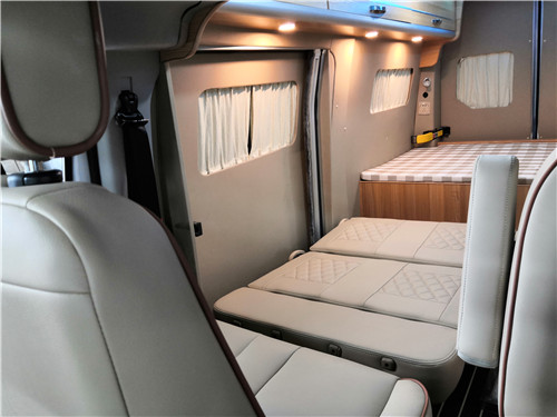 福特新全顺B型房车08_副本.jpg 福特新全顺B型房车08_副本.jpg